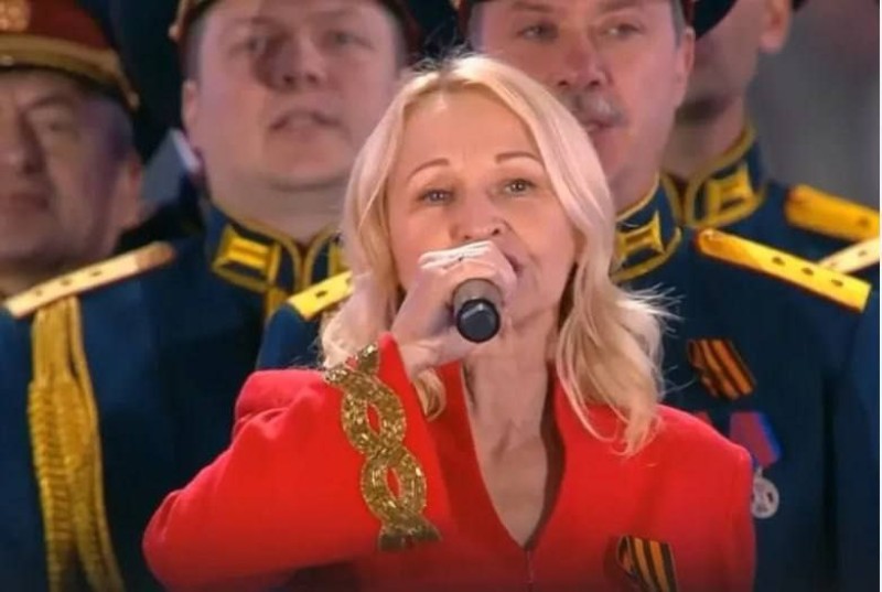 Ровенский горсуд Украины заочно осудил на 10 лет херсонскую певицу, которая пела...