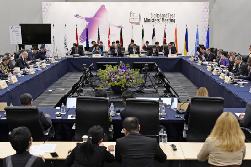 

Страны G7 заявили, что продолжат вводить санции против РФ

