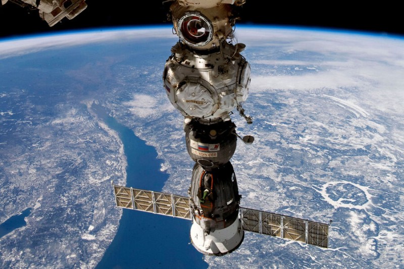

Российские космонавты развернули радиолокатор в&nbsp;открытом космосе

