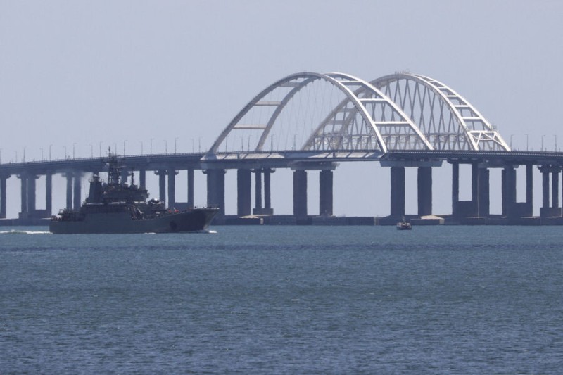 

Посла Литвы заподозрили в&nbsp;шизофрении из-за намека на&nbsp;удар по&nbsp;Крымскому мосту

