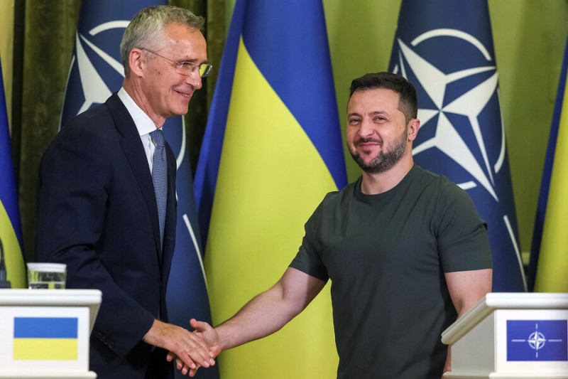 

Зеленский высказался об отношениях Украины и НАТО

