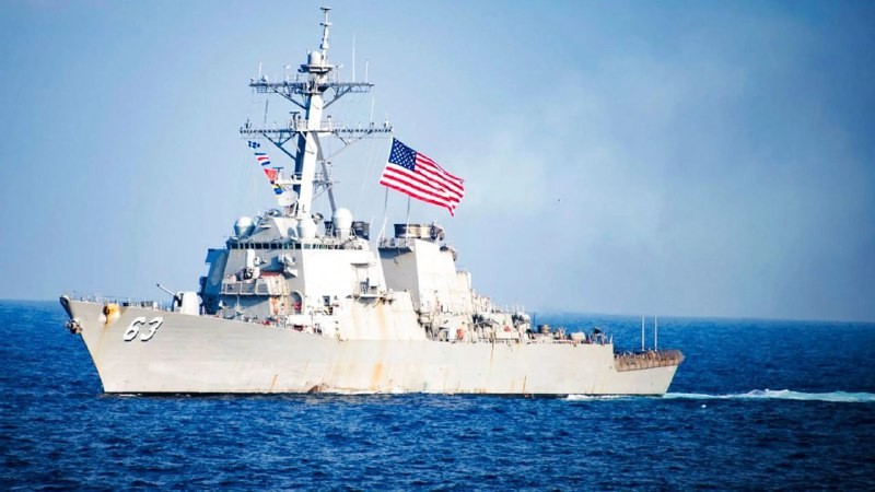 Сегодня ночью хуситы атаковали два эсминца США и два коммерческих судна в...