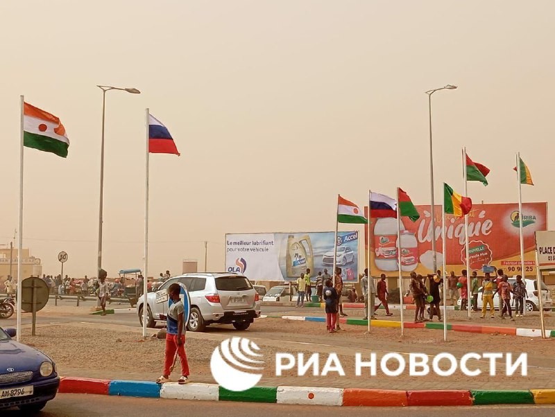 Флаги РФ появились на круговых развязках в столице Нигера