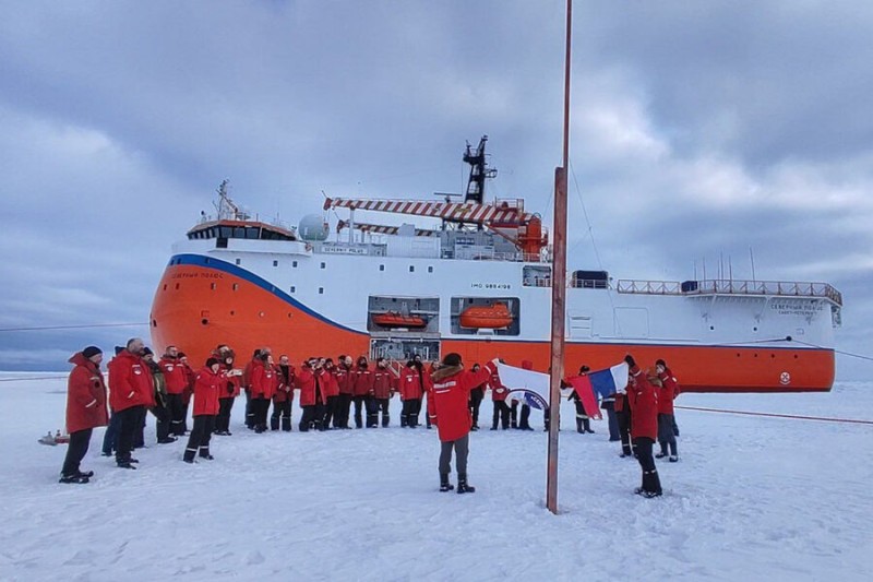 

Дрейфующая полярная станция «Северный полюс-41» завершила работу


