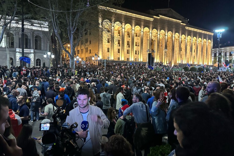 

В&nbsp;центре Тбилиси выросло число участников протестов против закона об иноагентах

