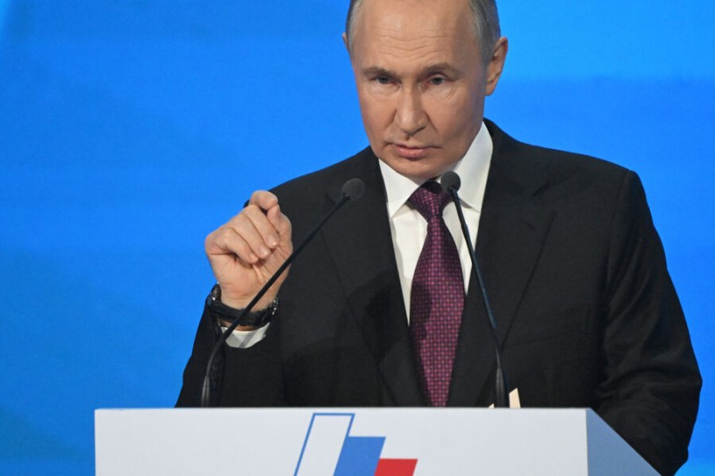 

Путин заявил об успешном преодолении Россией исторических вызовов

