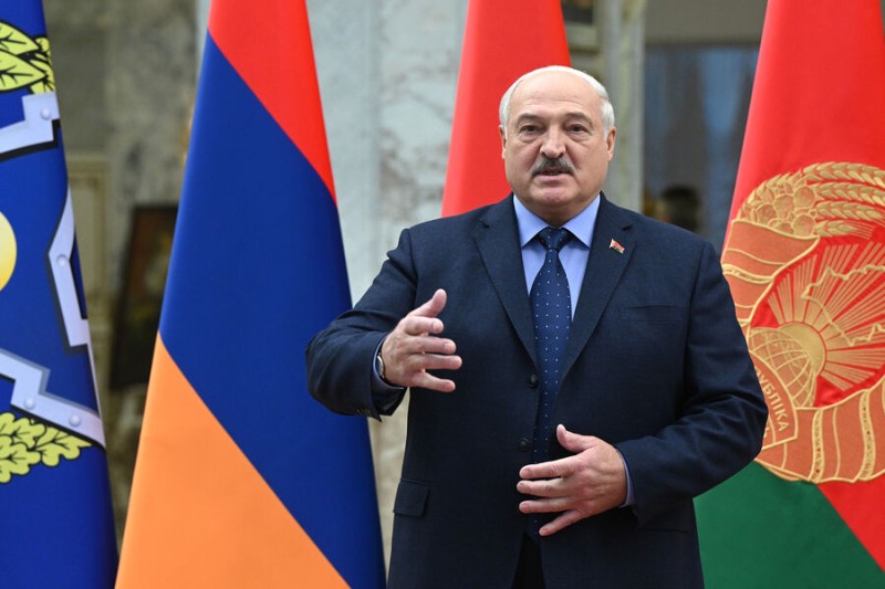 

Лукашенко пообещал дать мгновенный ответ на&nbsp;любую военную агрессию против Белоруссии


