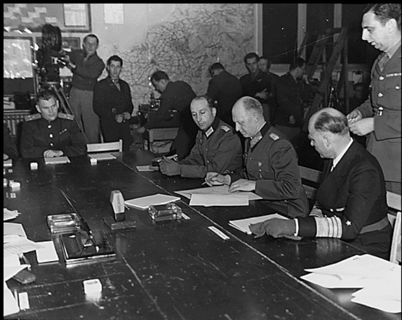 7 мая 1945 года был подписан первый акт о капитуляции фашистской Германии.