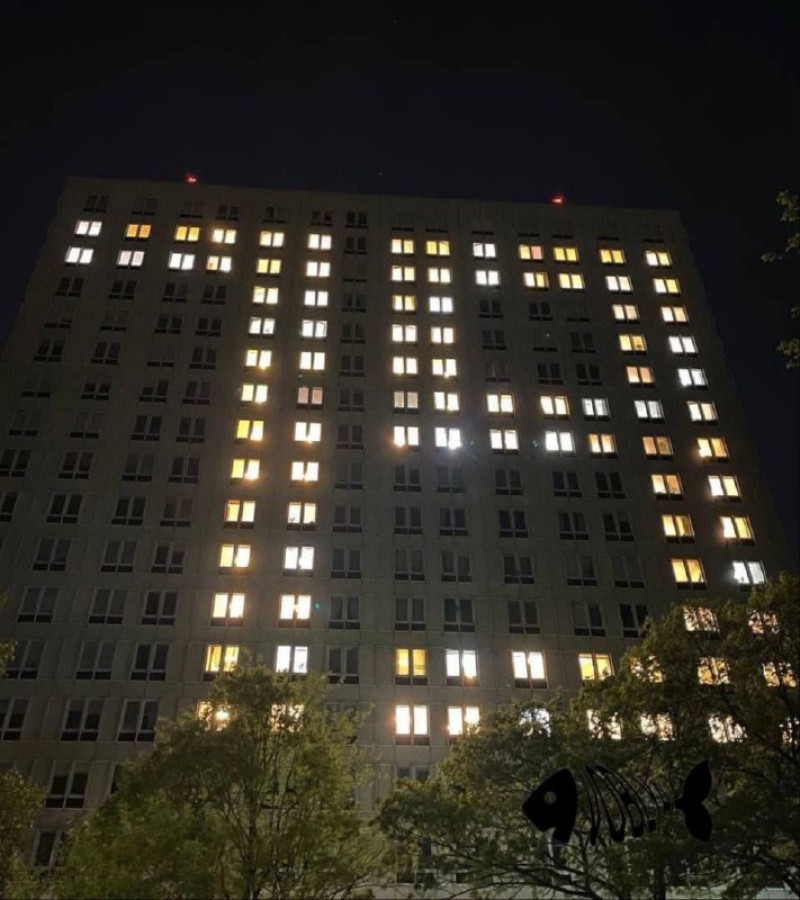 В здании жилого комплекса постпредства России при ООН в Нью-Йорке зажглись окна...