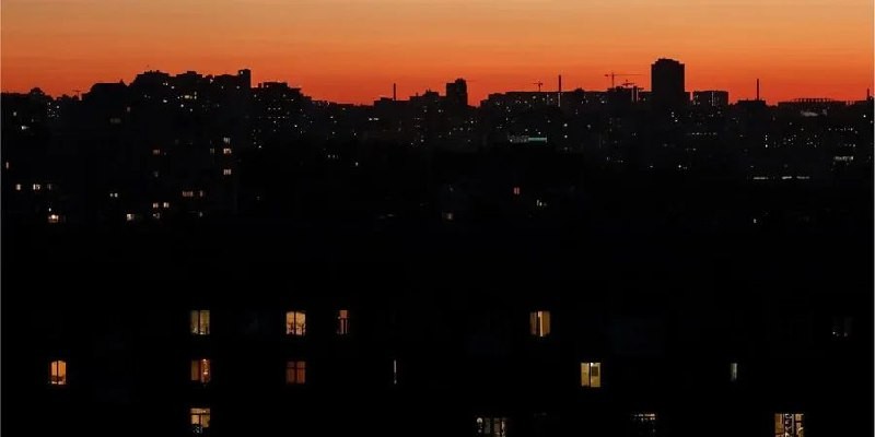 В Киеве уменьшат яркость наружного освещения из-за дефицита электроэнергии. Это поможет снизить...