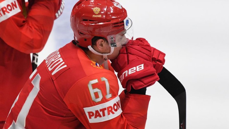 

Российский хоккеист выбросил за&nbsp;борт противника в&nbsp;матче плей-офф НХЛ

